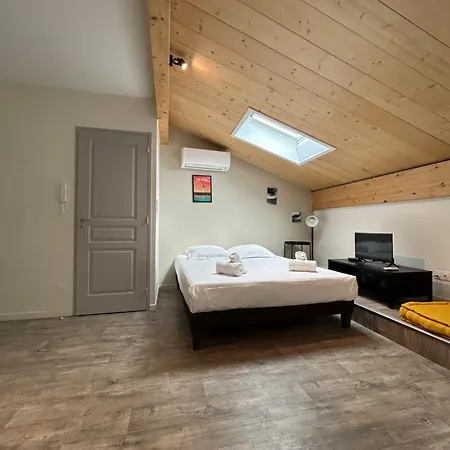 Avec Belle Pierre Et Climatisation Pour 2 Personnes *