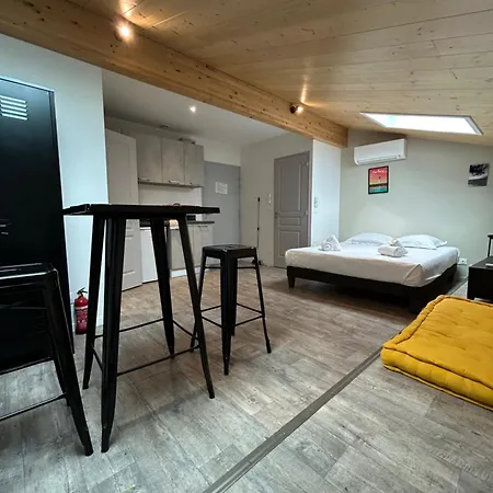 Avec Belle Pierre Et Climatisation Pour 2 Personnes *