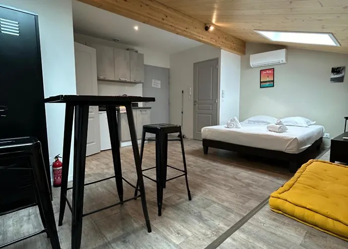 Avec Belle Pierre Et Climatisation Pour 2 Personnes *